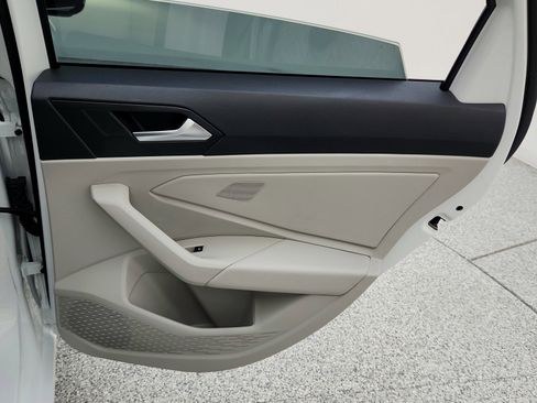 Used 2024 Volkswagen Jetta SE image 32