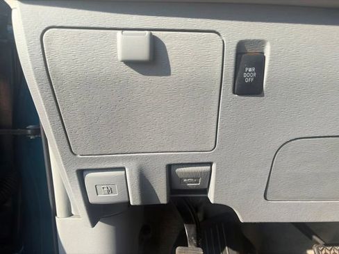 Used 2012 Toyota Sienna XLE FWD image 25