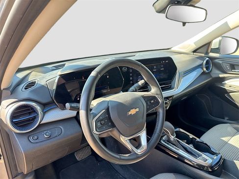 Used 2024 Chevrolet Trax LT w/ Driver Confidence Package image 11