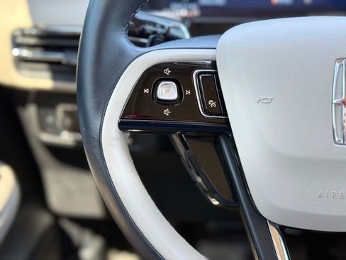 Used 2025 Lincoln Corsair Reserve FWD image 27