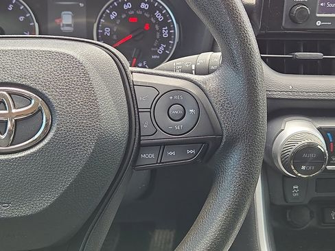 Used 2022 Toyota RAV4 XLE image 20