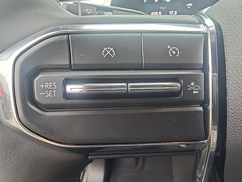 Certified 2025 GMC Canyon Denali image 18