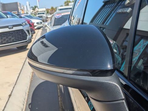 Used 2022 Porsche Cayenne Platinum Edition image 10