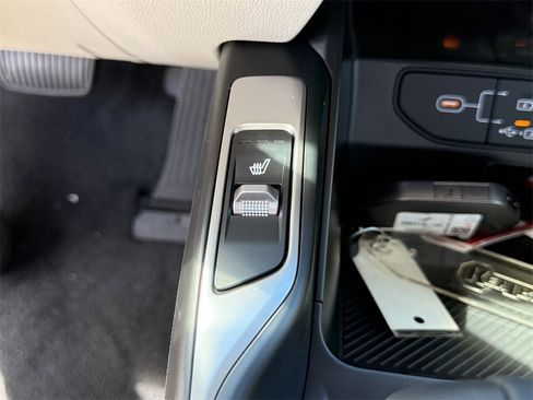 New 2026 Kia Sorento S w/ S Panoramic Sunroof Package image 25