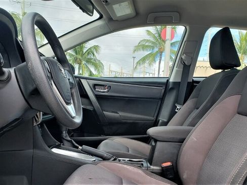 Used 2018 Toyota Corolla LE FWD image 12