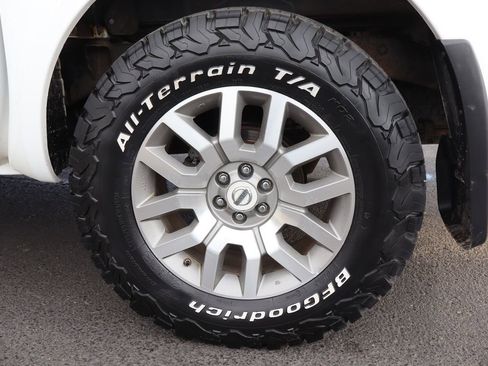 Used 2011 Nissan Frontier SL w/ Moonroof Pkg image 43