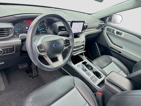 Used 2023 Ford Explorer XLT w/ Equipment Group 202A image 7