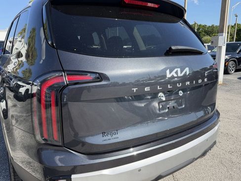 Certified 2024 Kia Telluride EX w/ EX Captain's Chair Package FWD image 11