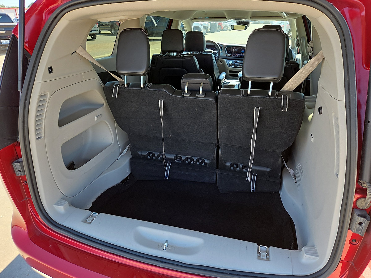 Used 2024 Chrysler Pacifica Touring-L FWD image 16