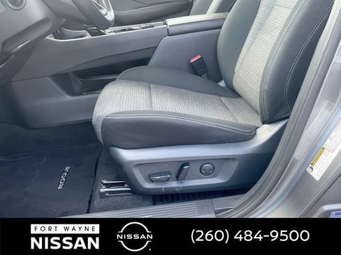 Used 2023 Nissan Rogue SV AWD/4WD image 28