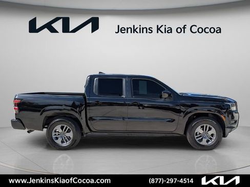 Used 2025 Nissan Frontier SV RWD image 2