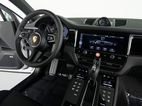 New 2026 Porsche Macan AWD/4WD image 28
