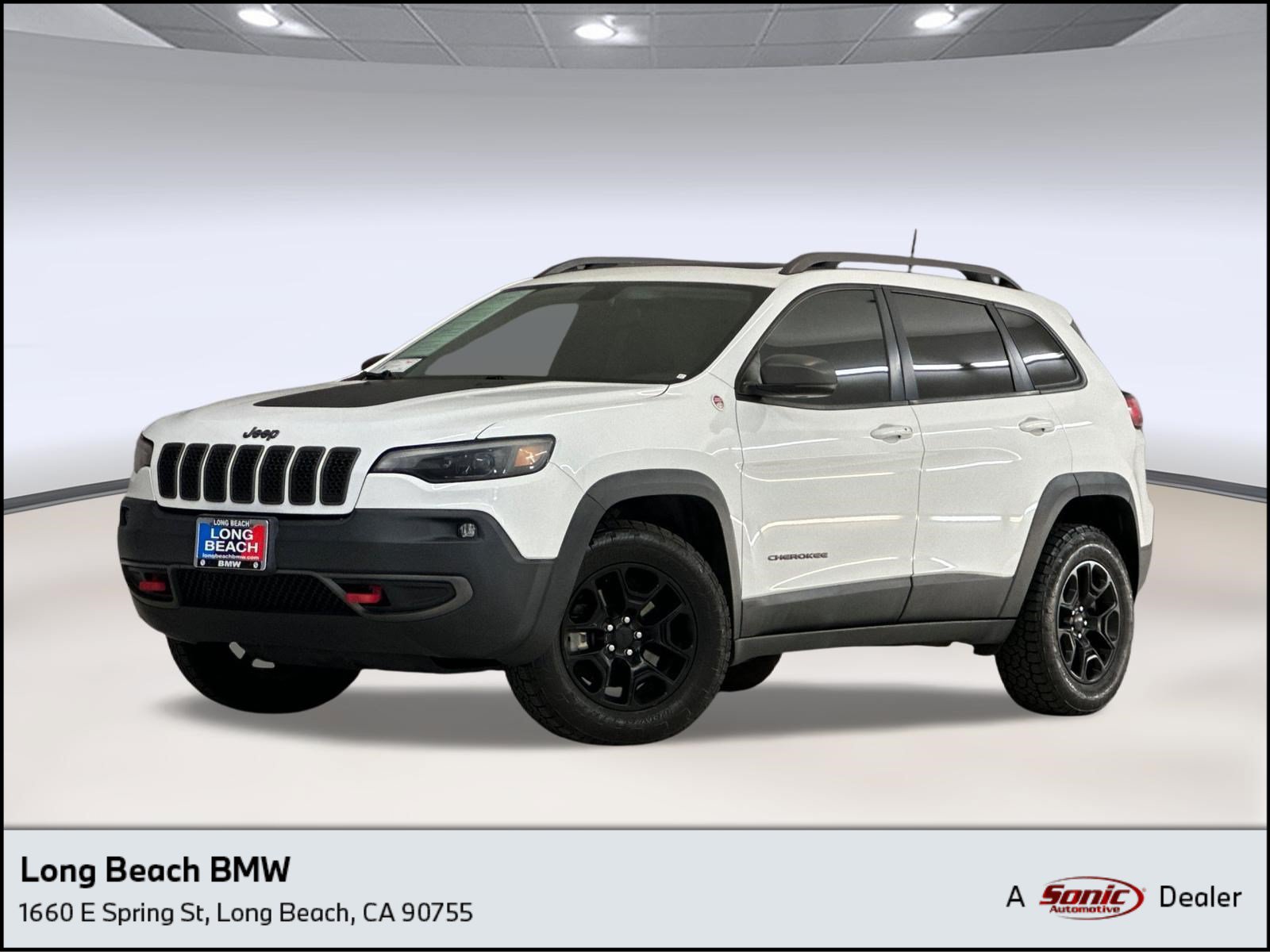 Used 2019 Jeep Cherokee Trailhawk AWD/4WD image 1