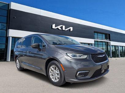 Used 2023 Chrysler Pacifica Touring-L