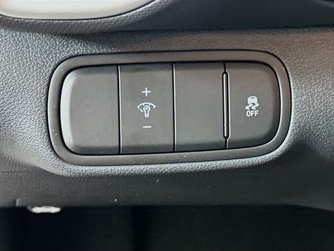 Used 2025 Hyundai Venue SEL image 17