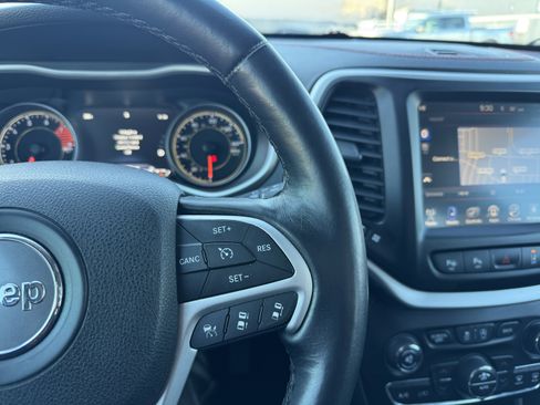 Used 2016 Jeep Cherokee Trailhawk w/ Comfort/Convenience Group image 24