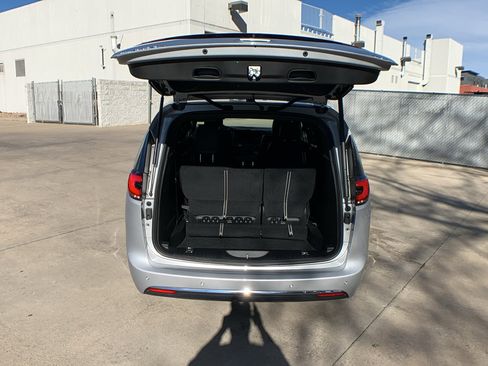 New 2026 Chrysler Pacifica Select AWD/4WD image 27