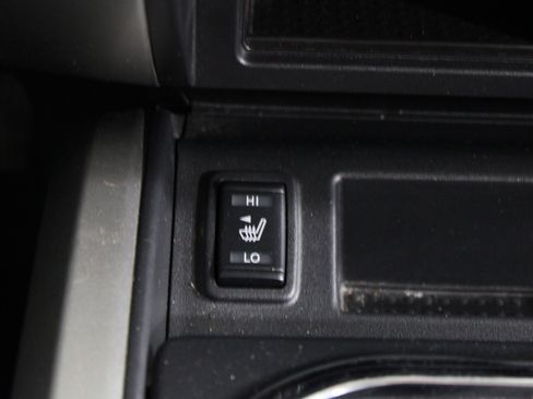 Used 2018 Nissan Titan SL RWD image 17