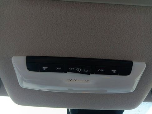 New 2025 Nissan Versa SR w/ Trunk Package image 21