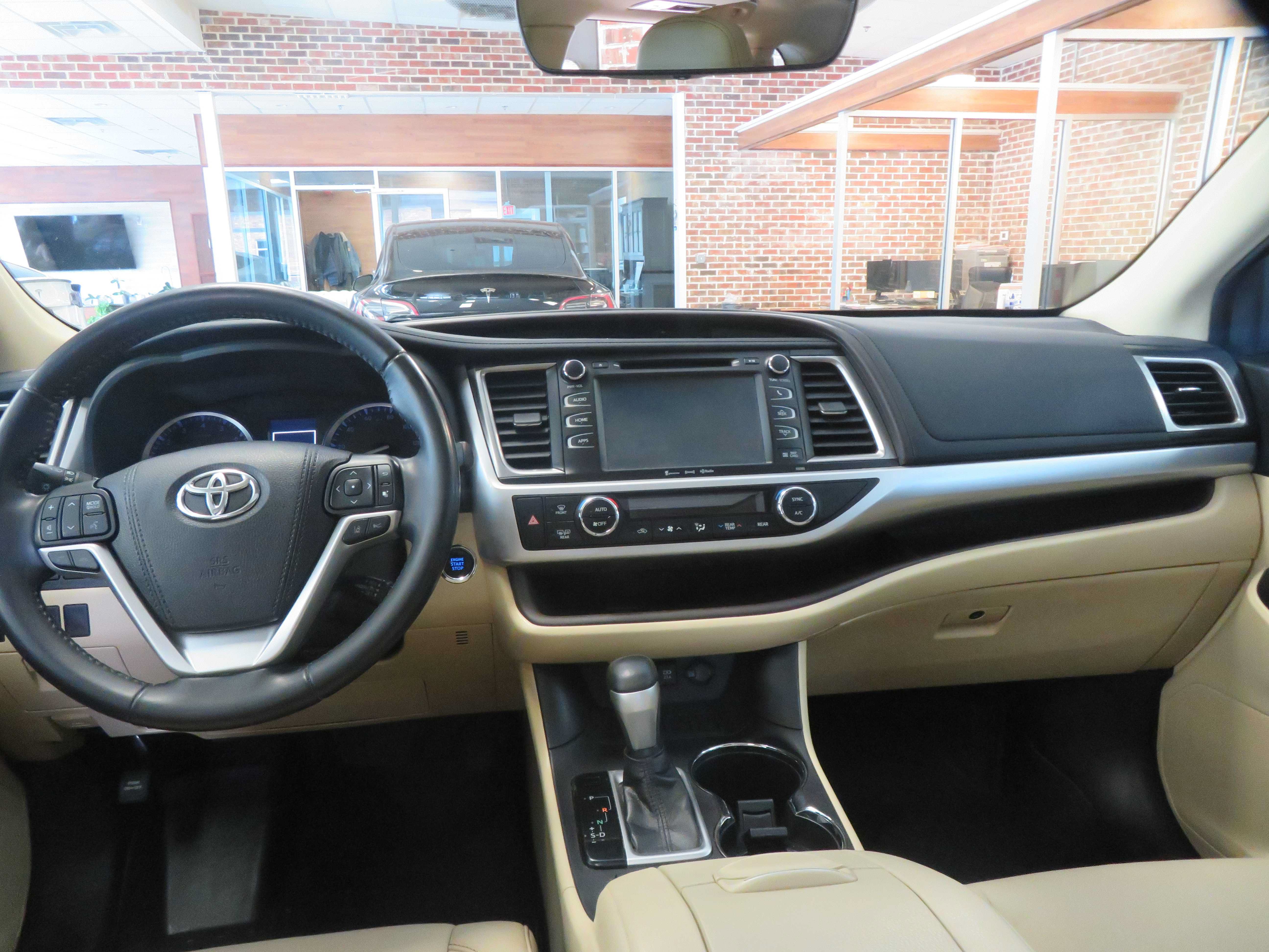 Used 2019 Toyota Highlander XLE FWD image 54