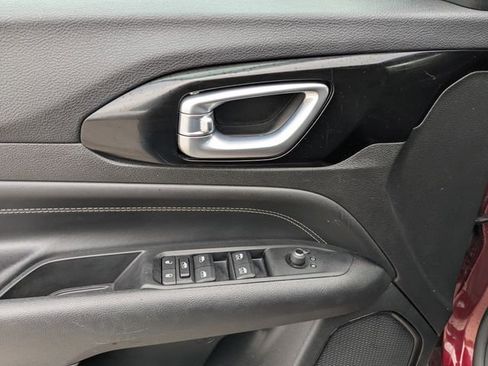 Used 2022 Jeep Compass Altitude w/ Sun and Sound Group image 18