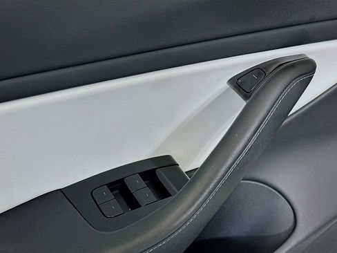 Used 2020 Tesla Model 3 Performance image 15