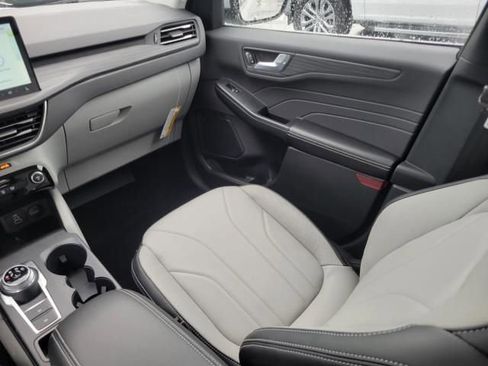 New 2025 Ford Escape SE w/ PHEV Premium Package image 16