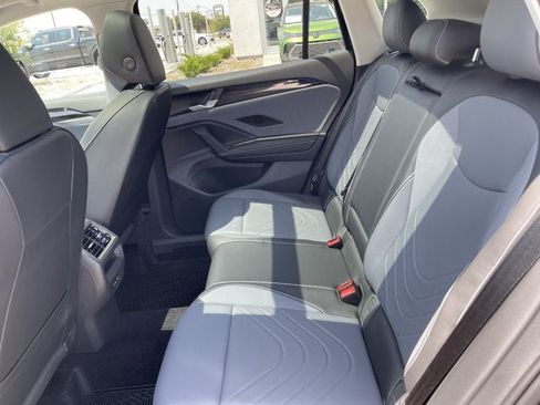 New 2026 Volkswagen Tiguan SE FWD image 20