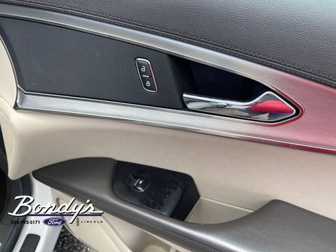 Used 2019 Lincoln Nautilus Premier AWD/4WD image 19