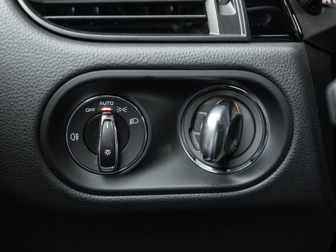 Certified 2026 Porsche Macan image 17