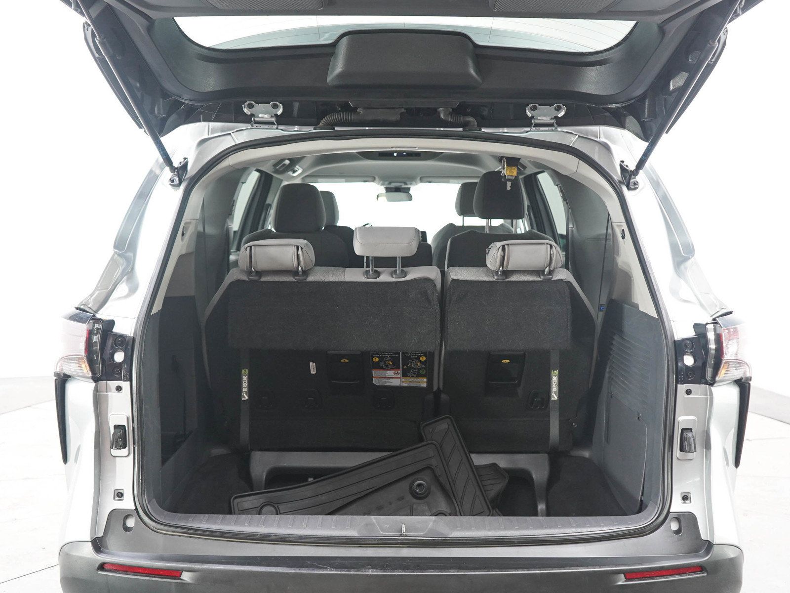 Used 2024 Toyota Sienna LE FWD image 18