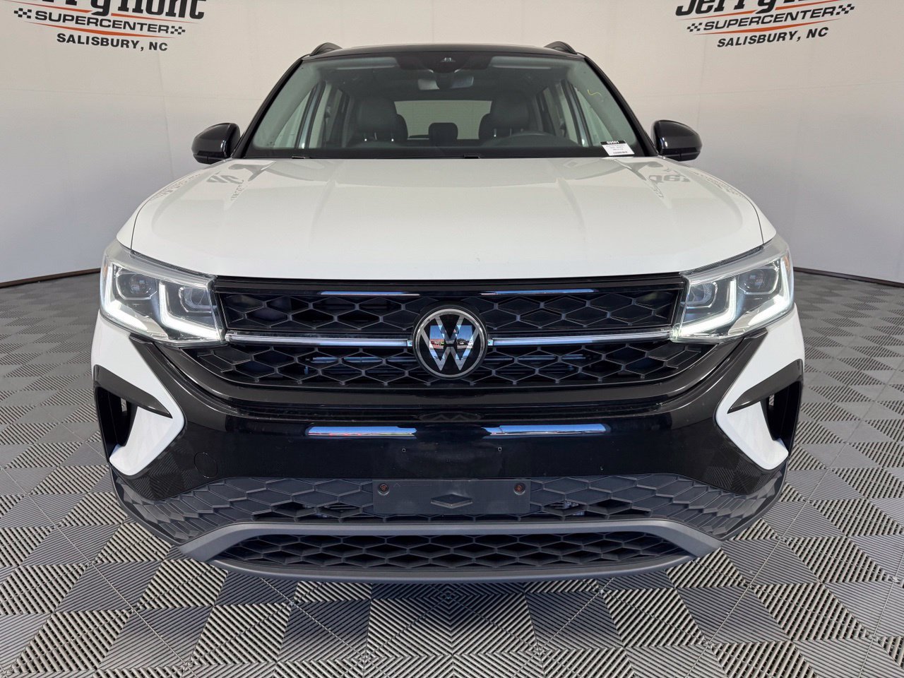 Used 2024 Volkswagen Taos SE FWD image 5