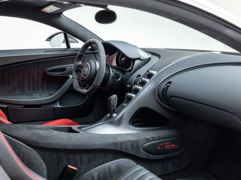 Used 2021 Bugatti Chiron Pur Sport image 27