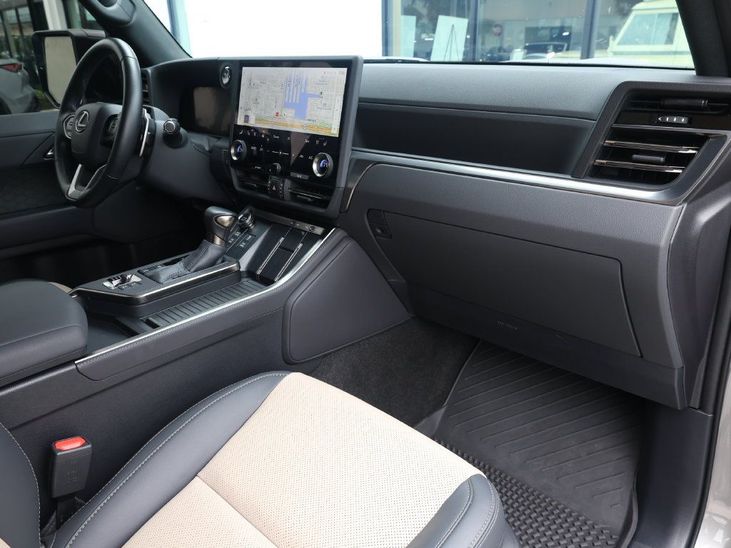 Used 2025 Lexus GX 550 AWD/4WD image 21
