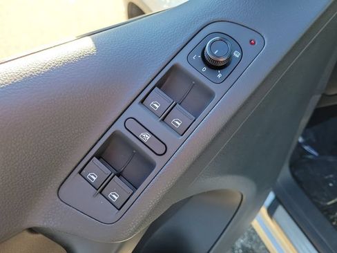 Used 2017 Volkswagen Tiguan S FWD image 14