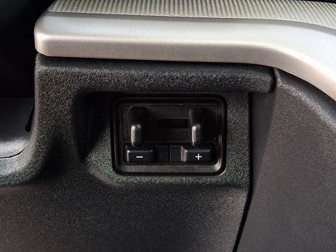 Used 2025 Ford Expedition Active image 23