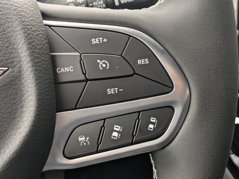 New 2026 Chrysler Pacifica Select FWD image 25