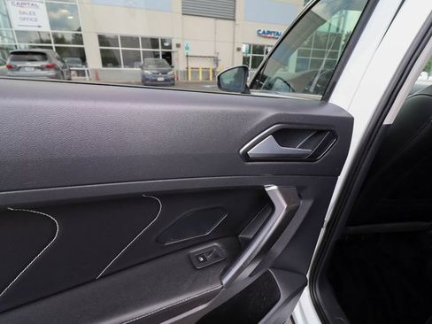 Used 2022 Volkswagen Tiguan SE image 39