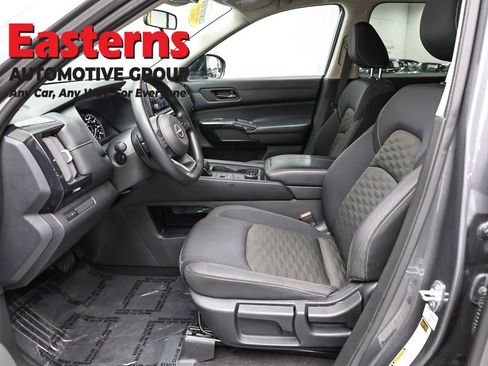 Used 2023 Nissan Pathfinder S AWD/4WD image 14