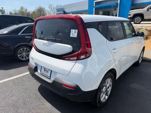 Used 2022 Kia Soul LX w/ Technology Package image 4