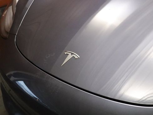 Used 2023 Tesla Model 3 Standard Range image 3