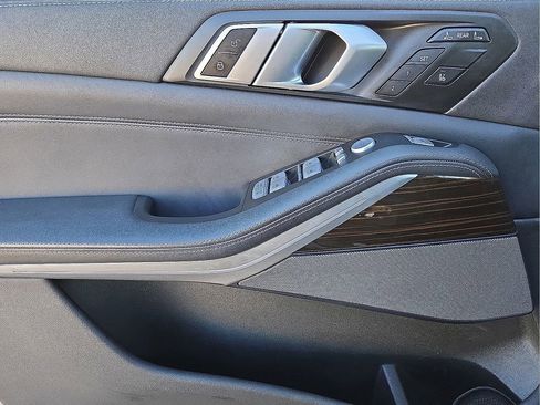 Used 2023 BMW X7 xDrive40i image 22