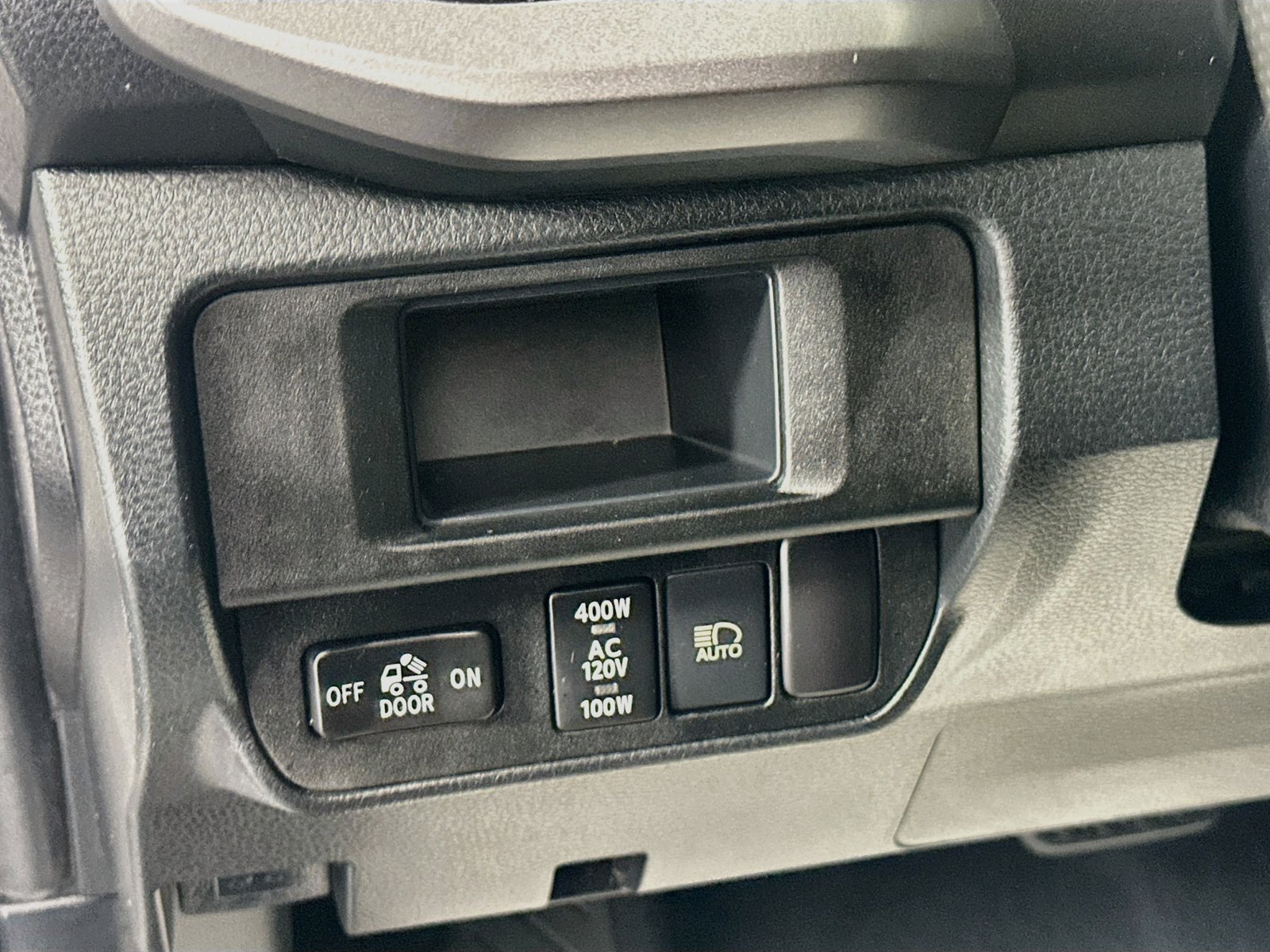 Used 2018 Toyota Tacoma TRD Sport AWD/4WD image 10
