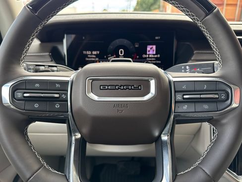 Used 2025 GMC Acadia Denali w/ Super Cruise Package image 29