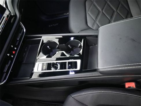 Certified 2024 Volkswagen Atlas Cross Sport SE image 31