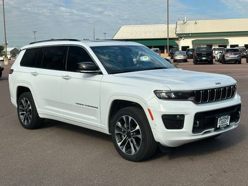 Used 2021 Jeep Grand Cherokee L Overland w/ Advanced Protech Group III AWD/4WD image 5