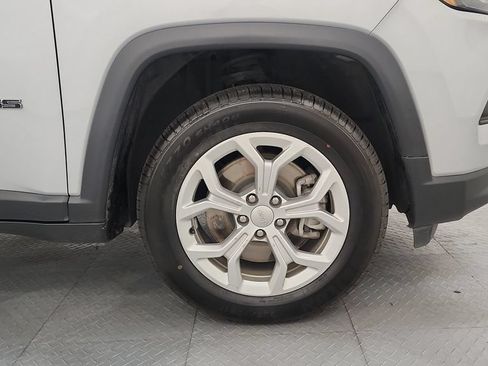 Used 2024 Jeep Compass Latitude AWD/4WD image 21