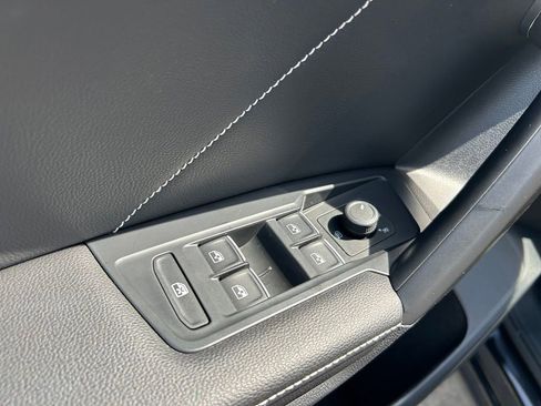 Used 2023 Volkswagen Tiguan SE w/ Panoramic Sunroof Package FWD image 45