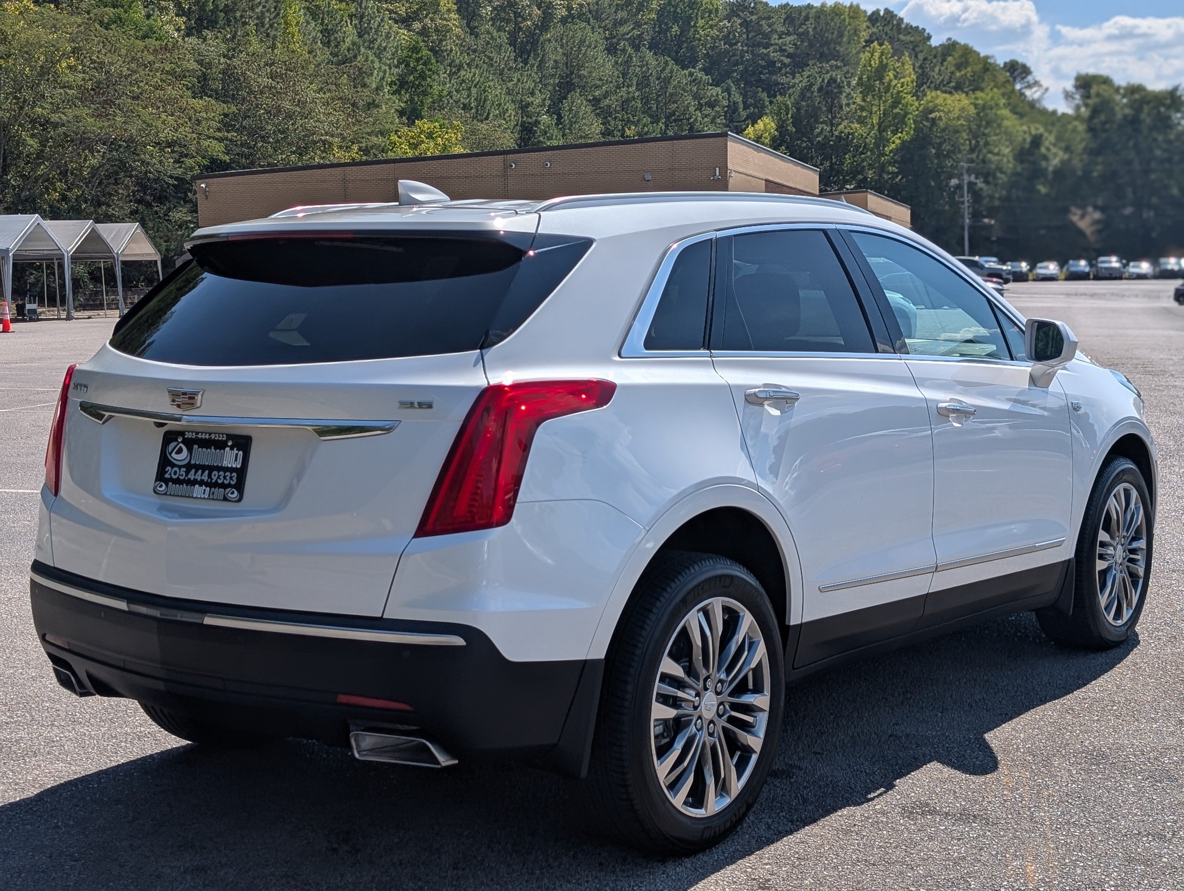 Used 2018 Cadillac XT5 Premium Luxury w/ LPO, Wheel Lock Package FWD image 9