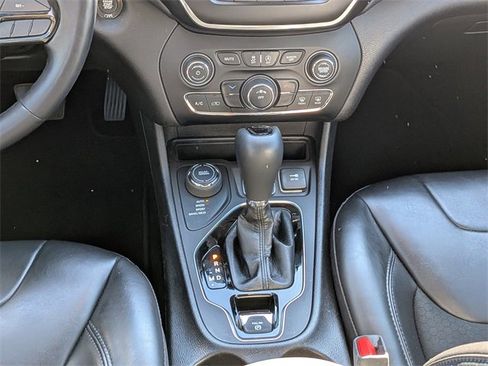 Used 2021 Jeep Cherokee Latitude Plus image 18